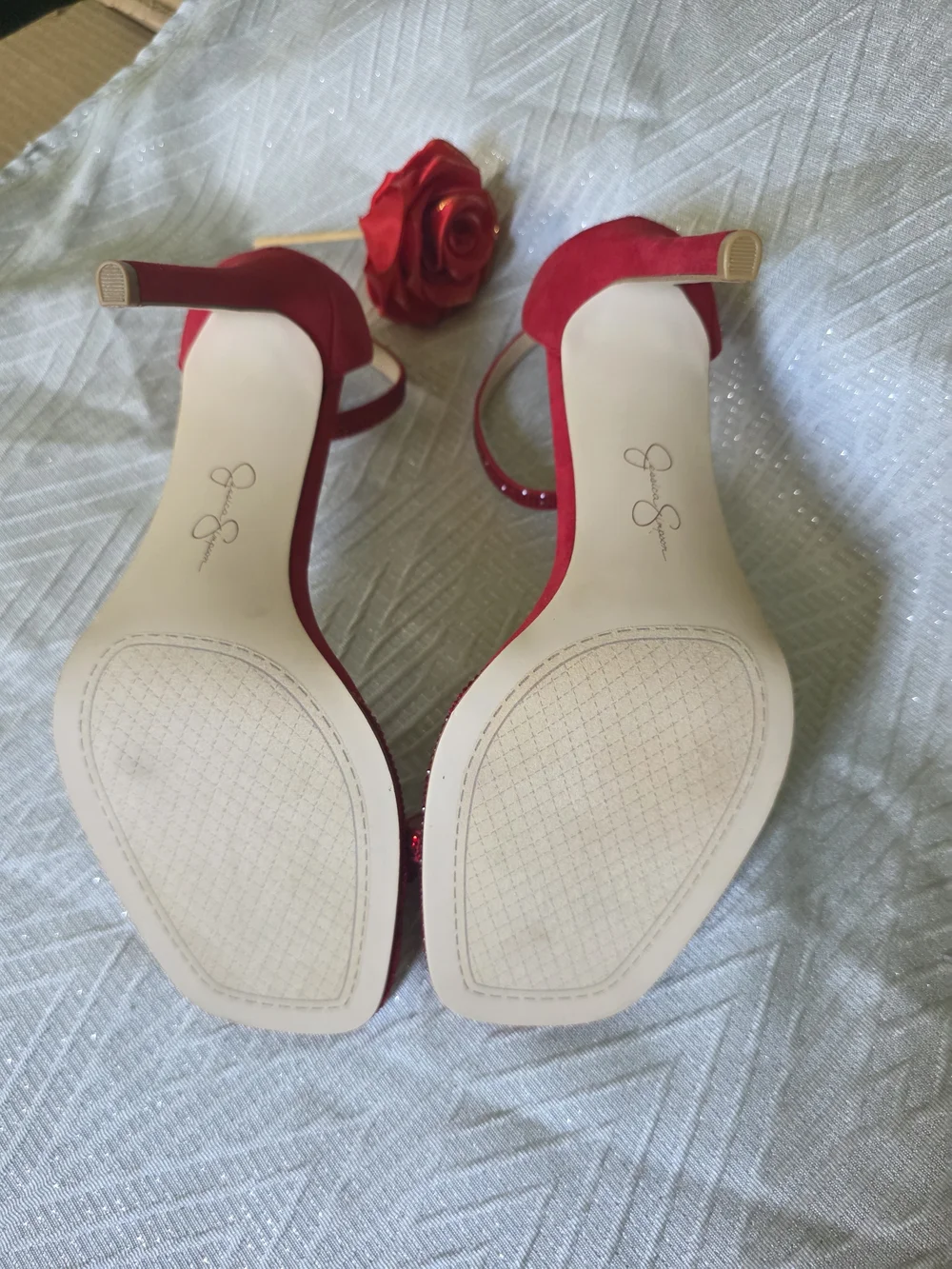 Jessica Simpson chic red